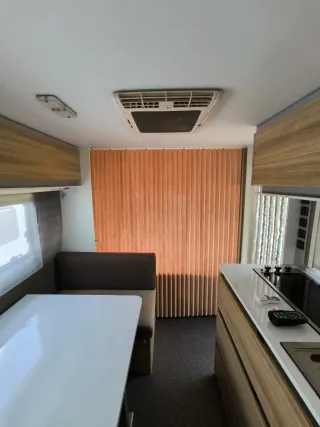 Caravana Adrià Altea 552pk