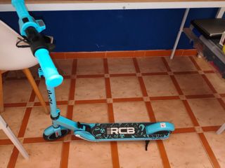 Patinete eléctrico RCB azul con luces