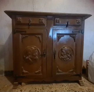 Urge venta de ueble antiguo de madera tallada