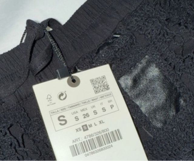 Falda Zara encaje y efecto piel Talla S