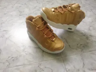 Zapatillas Deportivas Doradas