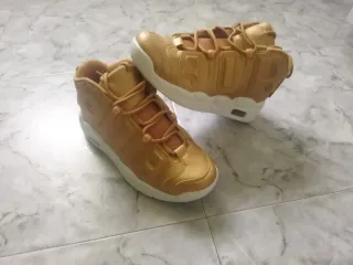 Zapatillas Deportivas Doradas