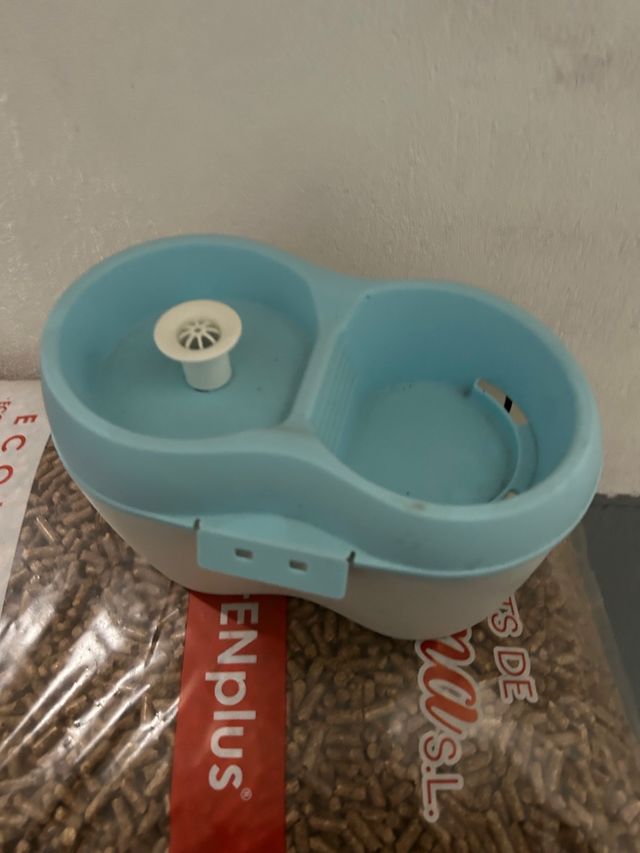 Fuente de agua para gatos cath20 con un filtro