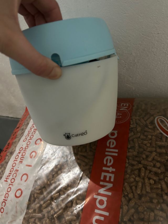 Fuente de agua para gatos cath20 con un filtro