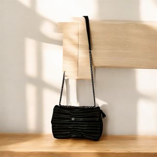 Bolso negro inspiración G. Nuevo a estrenar.