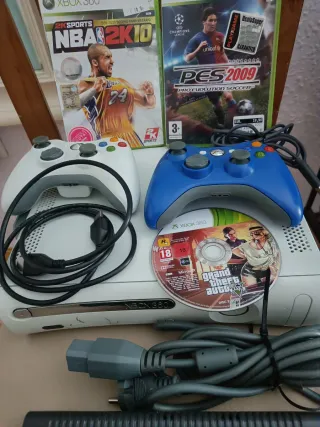 Xbox 360 con 2 mandos y juegos.60gb