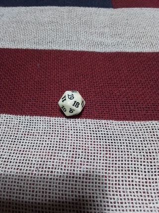 Dado Magic the Gathering M15 precio 0'50 €
