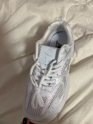 Zapatillas New Balance 530 Plata y Blanco