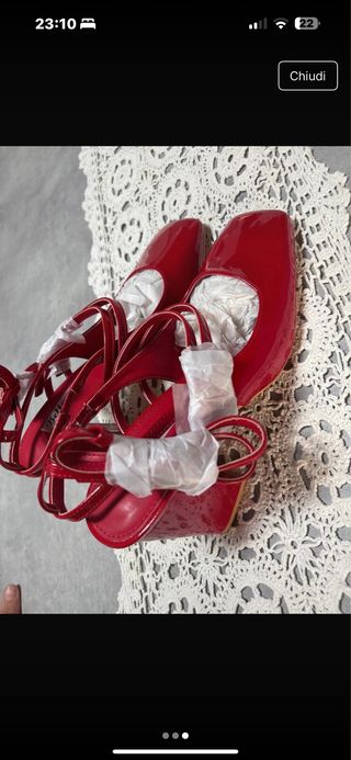 Scarpe Karen rosse lucide nuove