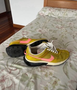Zapatillas Nike mujer rosa y amarillo