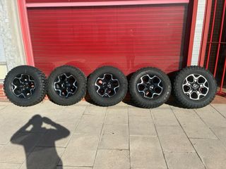 5 Llantas y Neumáticos Jeep