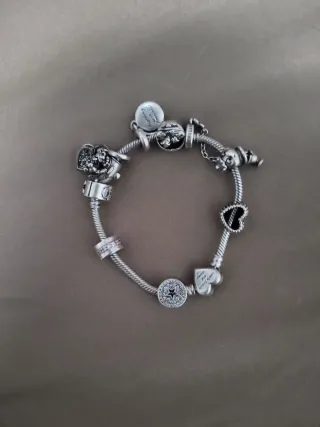 Pulsera Pandora con charms