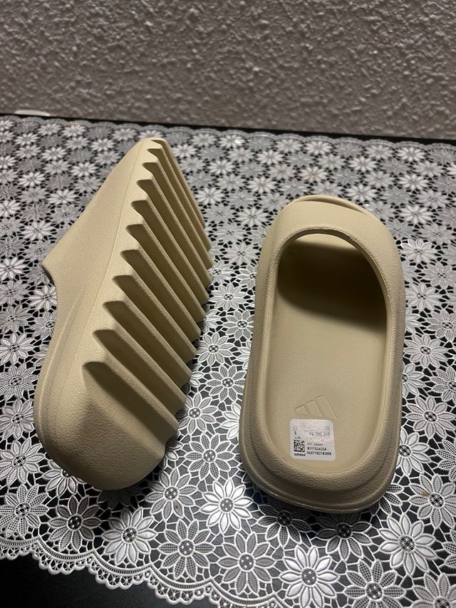 Yeezy Slide Bone Beige