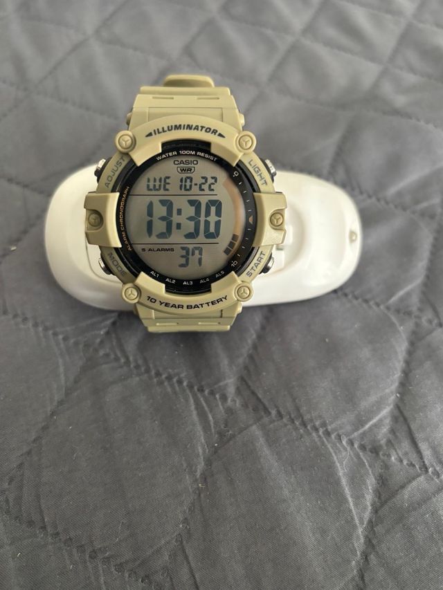 Reloj Casio Illuminator Beige