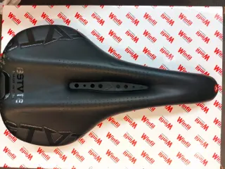 Sillín de bicicleta STV18 negro