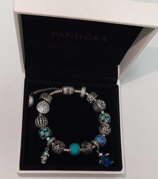 Pulsera Pandora con charms. Original. 