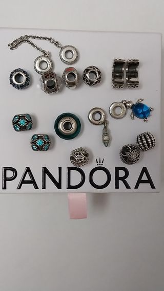 Pulsera Pandora con charms. Original. 