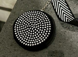 Borsa marsupio nera con strass chic