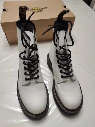 Scarponcini Dr. Martens bianchi