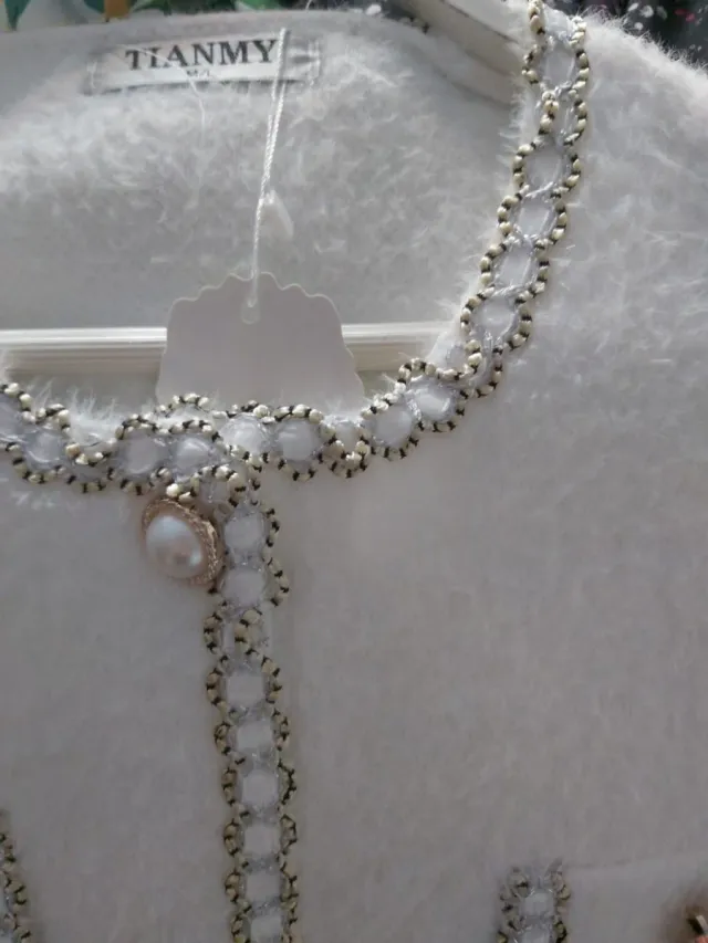 Chaqueta Blanca Perlas y Cadena