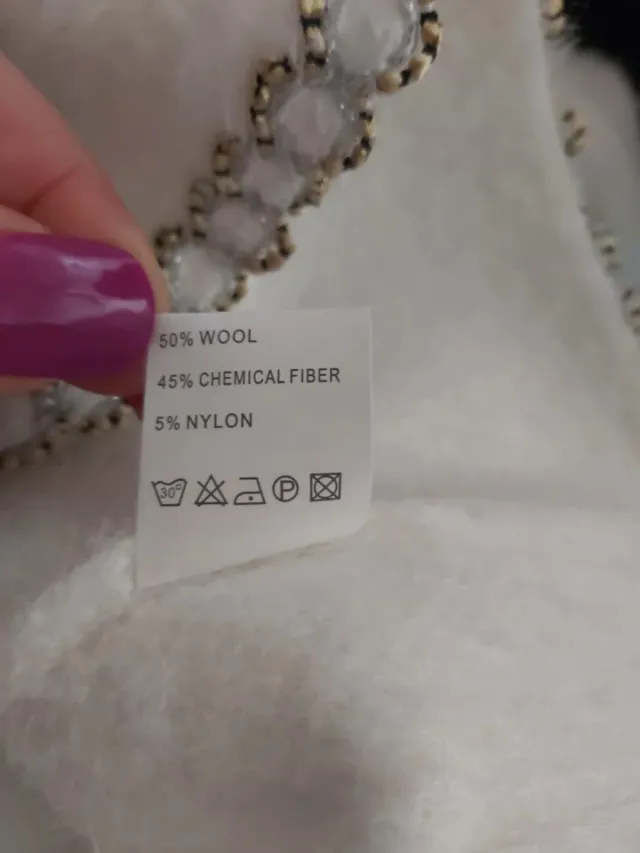 Chaqueta Blanca Perlas y Cadena