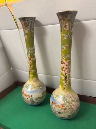 Coppia di vasi orientali in ceramica stile Satsuma