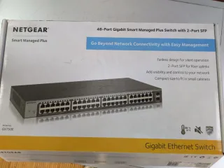 Router MikroTik mas switch Netgear con Rack