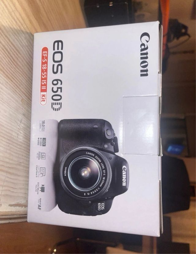 Canon EOS 650D + EF-S 18-55mm IS