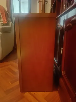 Mesita de noche de madera