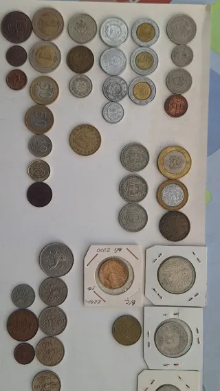 Lote de monedas de varios países 44 uds
