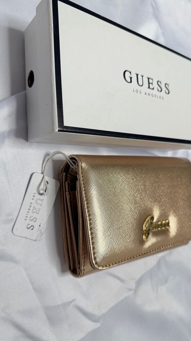 Cartera Guess Dorada Compartimentos