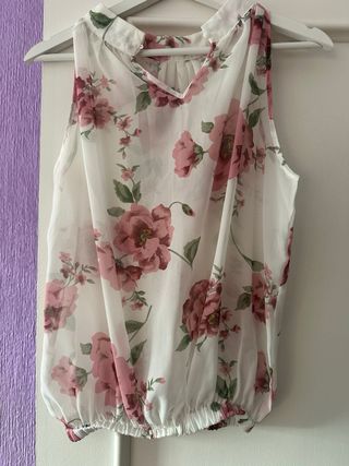 Camisa floral sin mangas