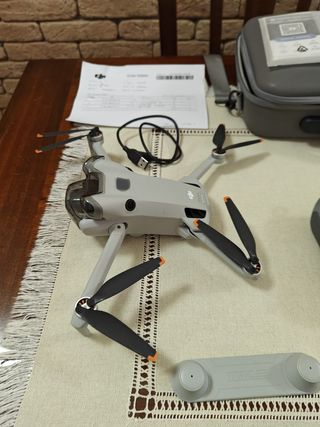 DJI Mini 4 Pro Fly More Combo + Cellular Dongle 2
