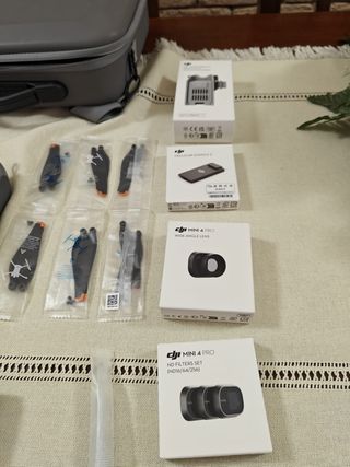DJI Mini 4 Pro Fly More Combo + Cellular Dongle 2