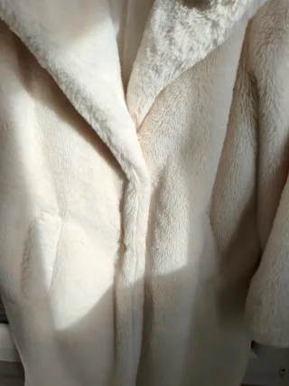 Abrigo pelo beige talla única
