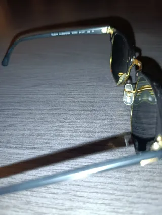 Gafas de sol Ray-Ban negras y doradas RB 3016