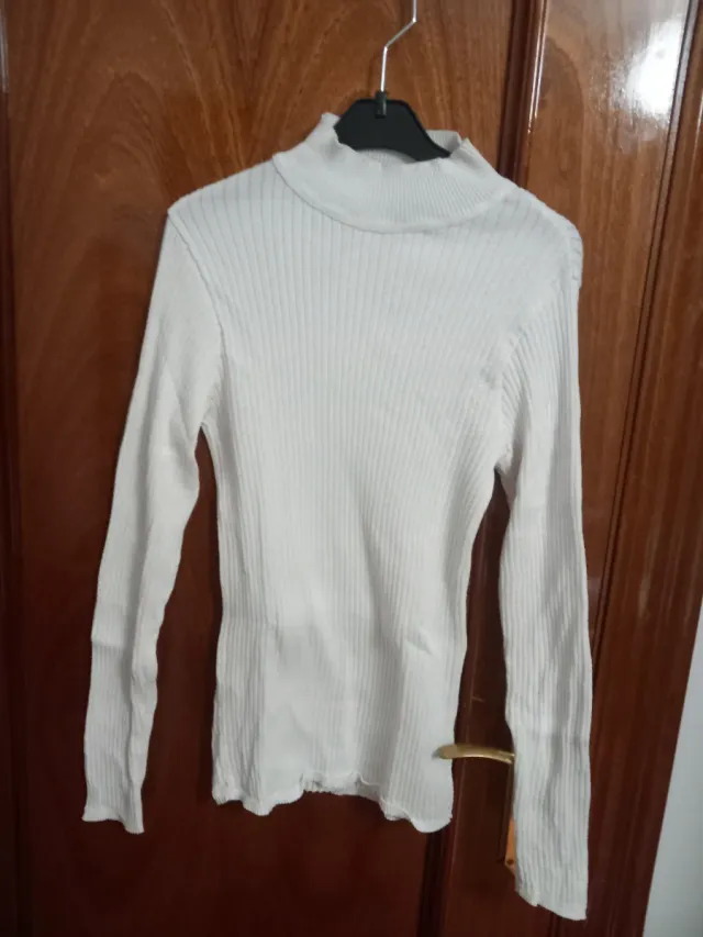 Jersey blanco cuello alto