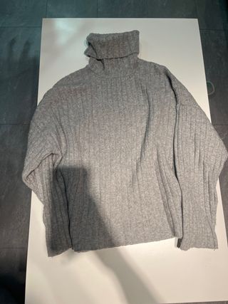 Jersey Bershka gris cuello vuelto talla M