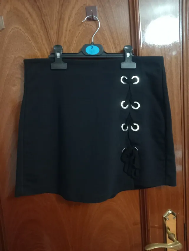 Falda pantalón negra con cordones Talla M