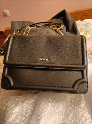 Bolso Tous Negro Piel vale para mano y hombro .. 