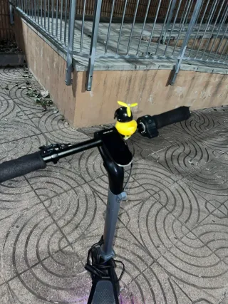 Patinete eléctrico con cargador