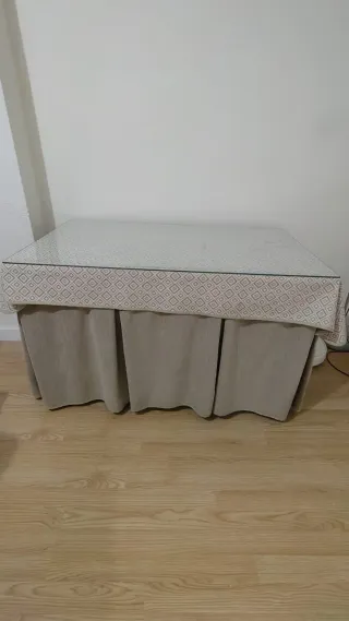 Mesa camilla con cristal y falda