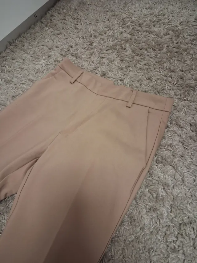 Pantalón chino beige