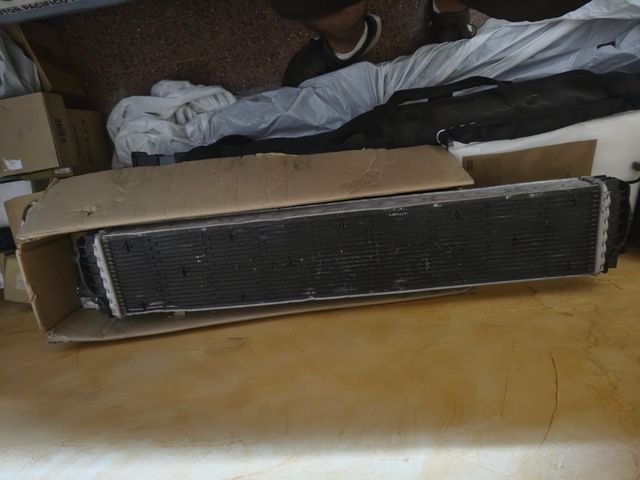 Radiador de agua Audi 80A145804D