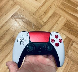 PS5 Digital + Mando DualSense Rojo/Blanco