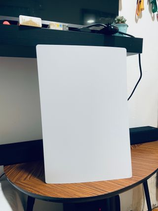 PS5 Digital + Mando DualSense Rojo/Blanco