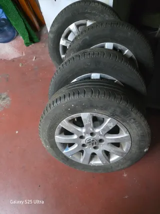 4 Llantas Aluminio Volkswagen con Neumáticos