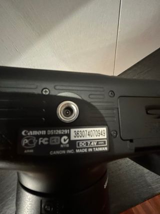Câmara Digital Canon DS126291 com Lente 18-55mm