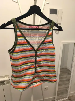 Camiseta sin mangas a rayas multicolor