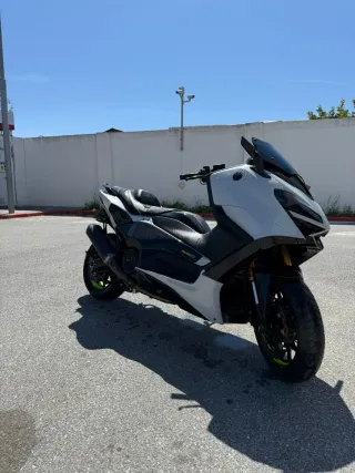 Yamaha T-Max Tech Max 560